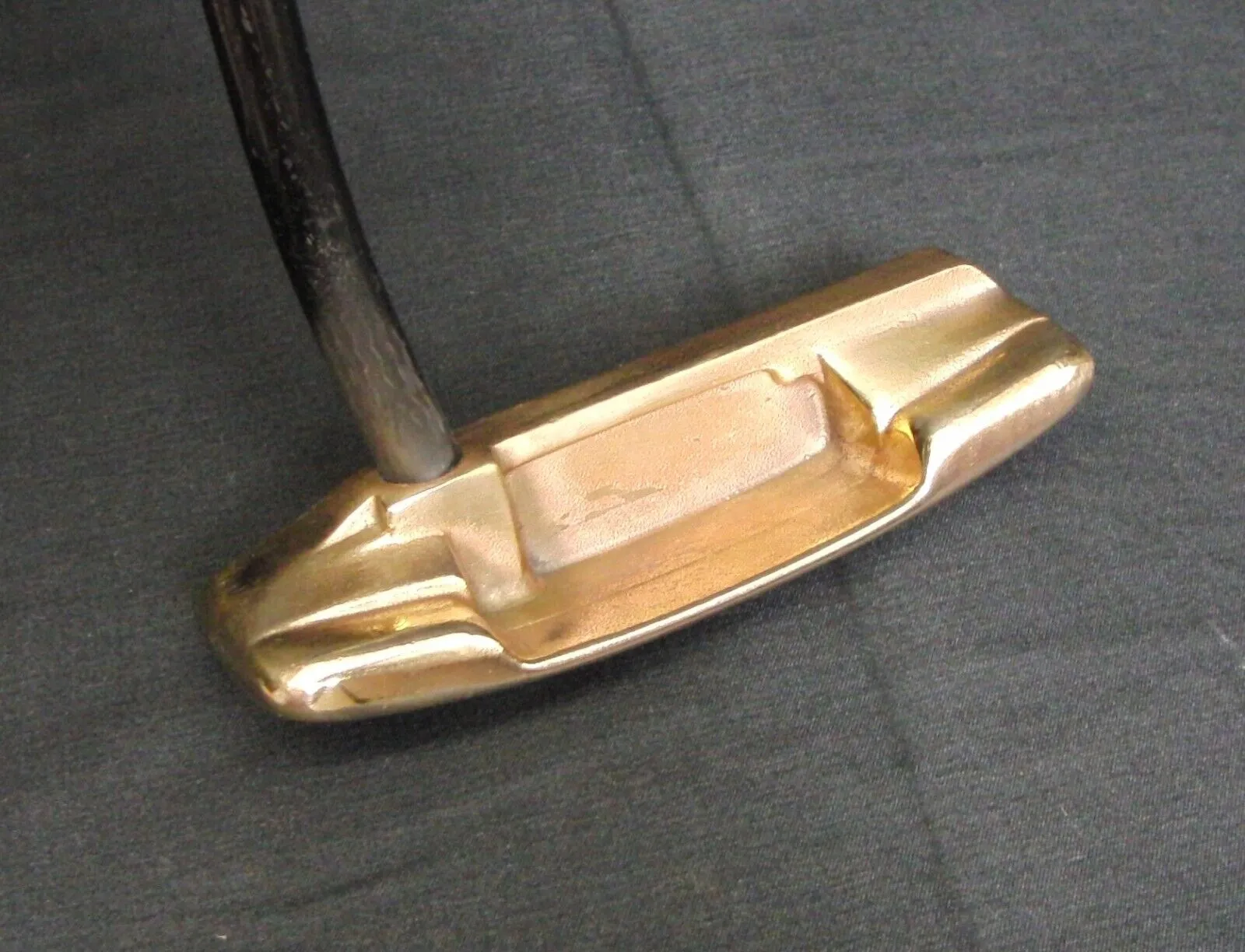 Japanese HONMA CB8001 Putter 88cm Length Graphite Shaft Iguana Golf Grip 6 Japanese HONMA CB8001 Putter 88cm Length Graphite Shaft Iguana Golf Grip - Image 4